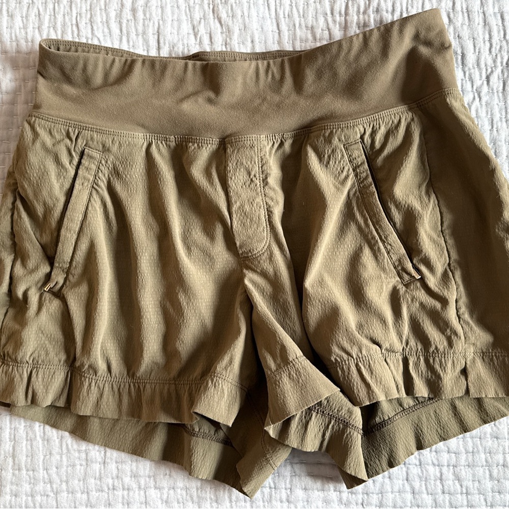 Athleta Tan Cargo Shorts Quick-Dry Lightweight